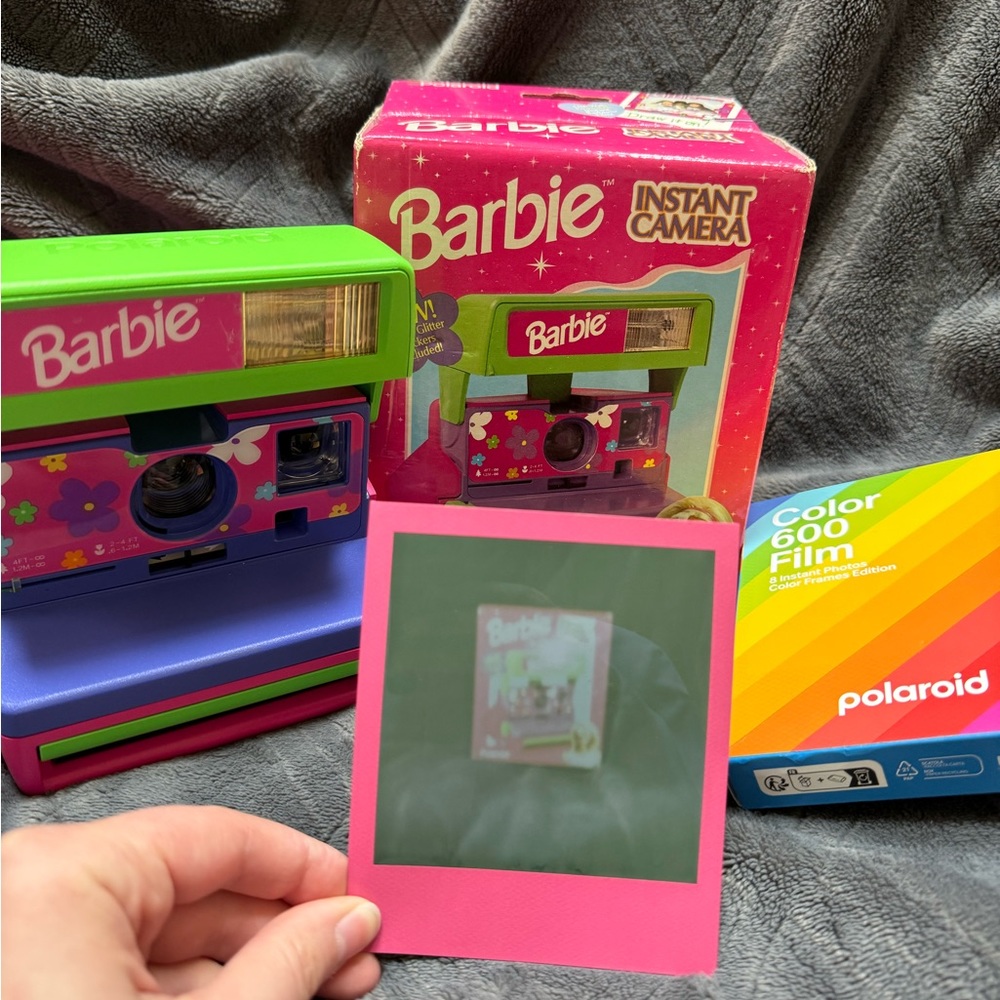 Working Polaroid Barbie Instant Film Camera, Vintage 1999 with a Box